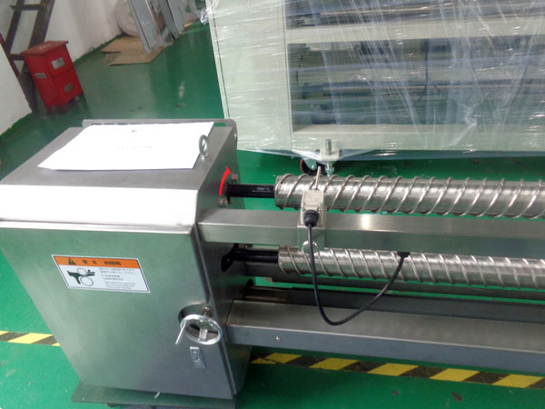 Box type central straightening machine
