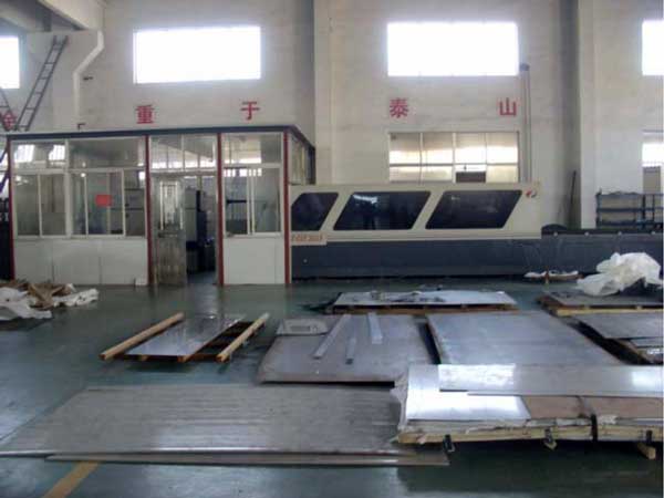Laser cutting machine
